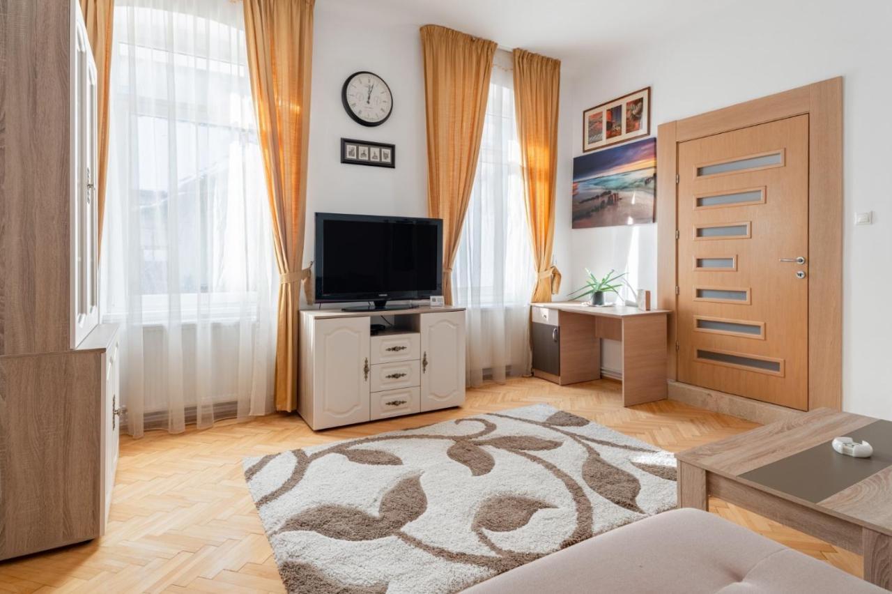 Centrul Vechi - 67sqm - 2min To Counsel Square Appartement