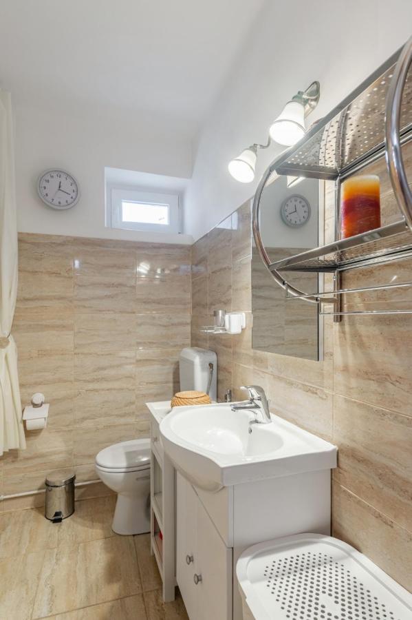 Centrul Vechi - 67sqm - 2min To Counsel Square Apartment *