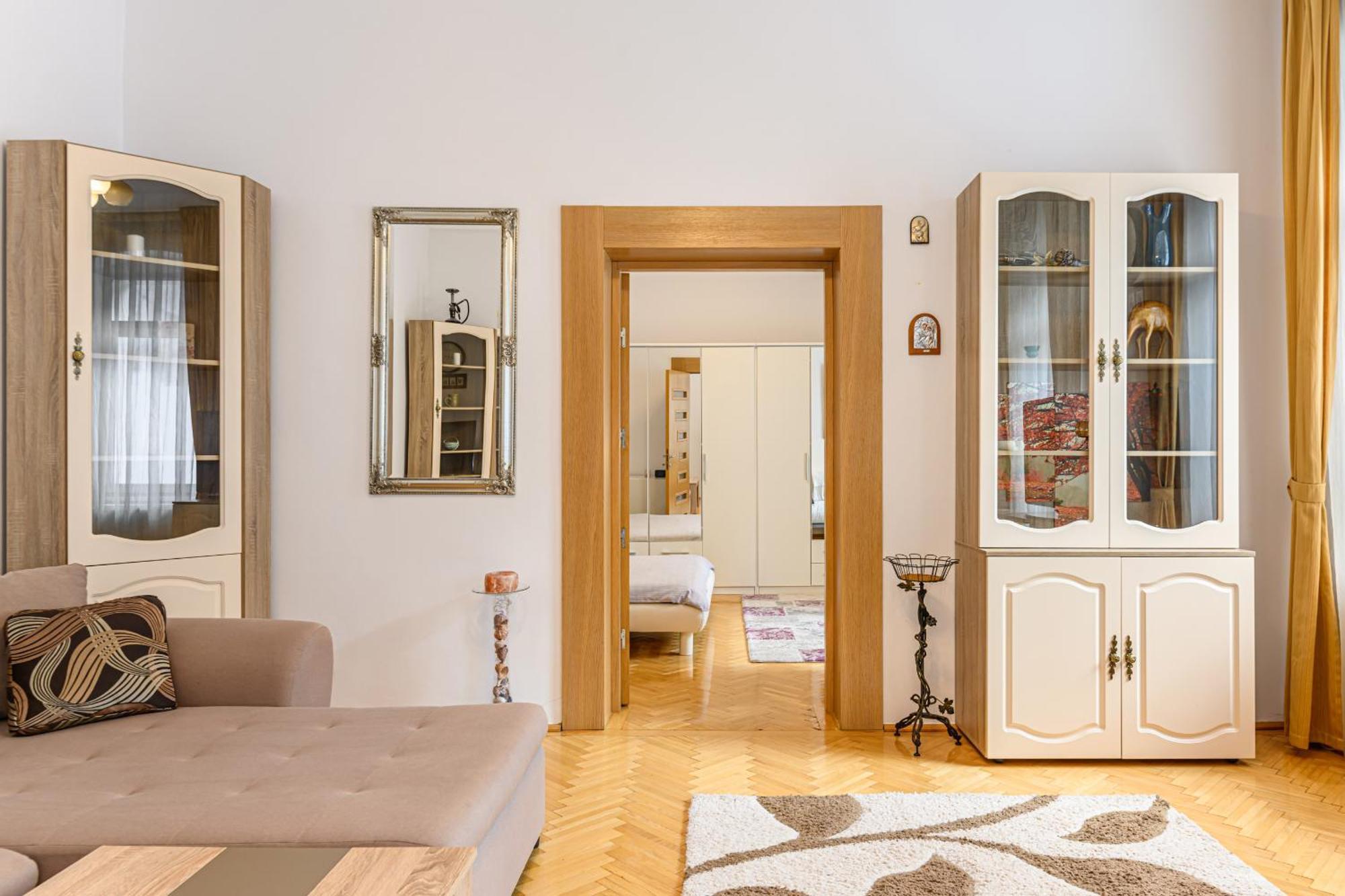 Centrul Vechi - 67sqm - 2min To Counsel Square